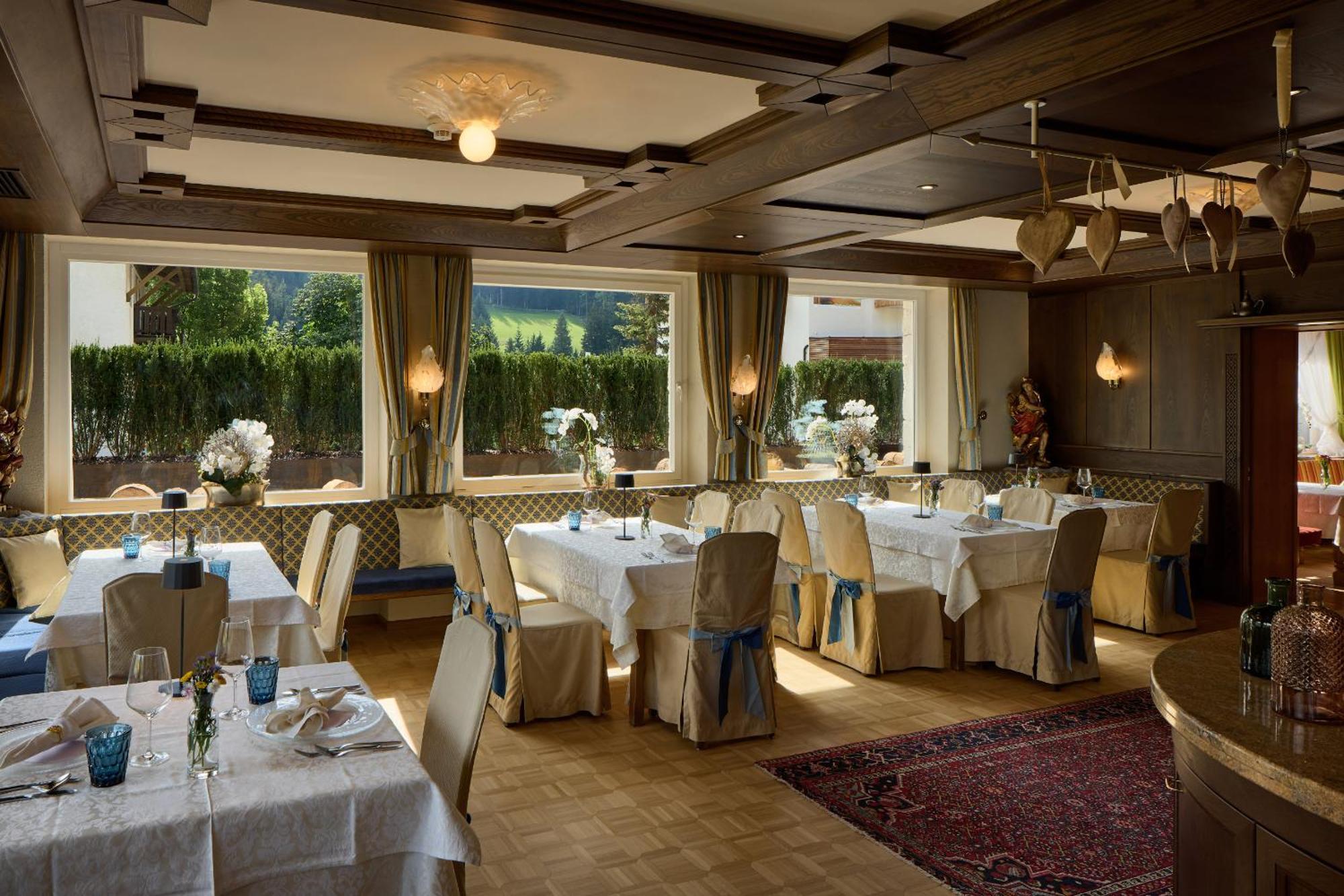 Dolomites Wellness Hotel Savoy La Villa (Trentino Alto Adige) Exterior foto
